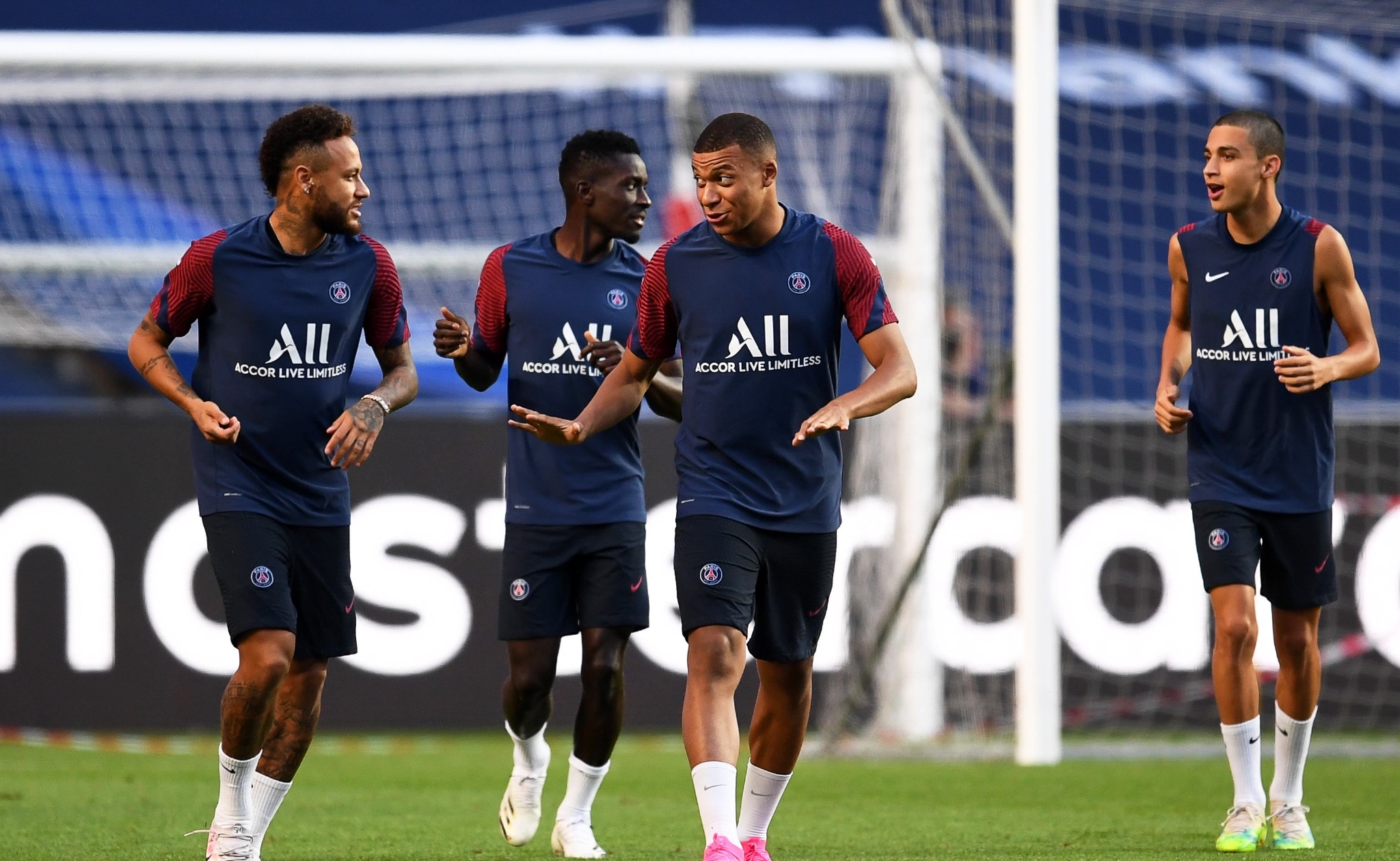 包含法甲赛后走向成谜,上海久事内部沟通,引发热议,更衣室氛围转暖的词条 包含法甲赛后走向成谜,上海久事内部沟通,引发热议,更衣室氛围转暖的词条