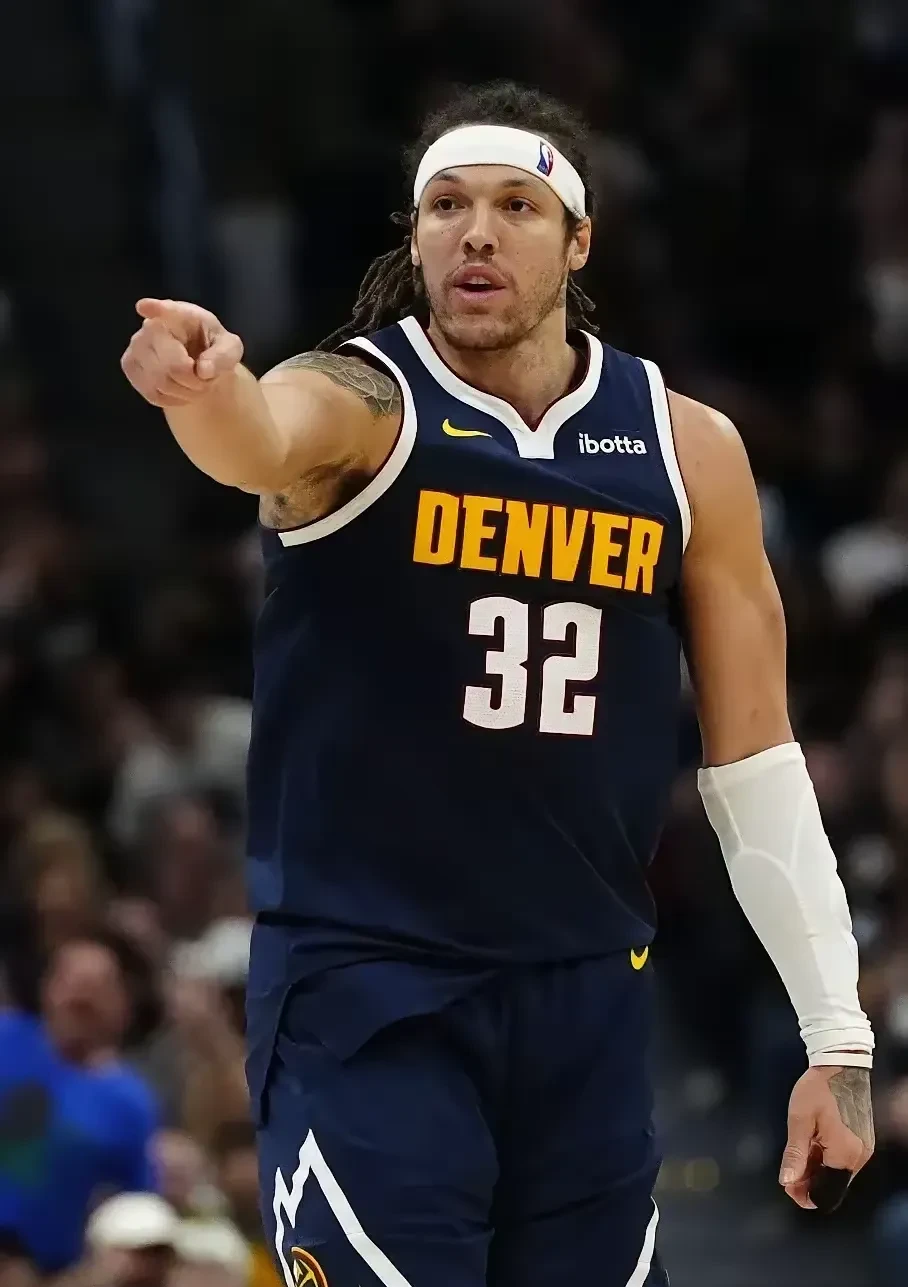 包含加时末段孟菲斯灰熊调整名单以备NBA总决赛，单刀错失环节打磨，压力陡增，年轻球员得到机会的词条